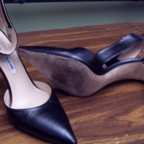 Manolo Blahnik Black Leather Heels size 41 - Picture 4 of 4
